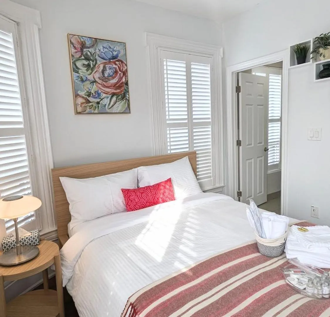 Homestay Cozy Room With Private Kitchen, Private Bathroom Toronto