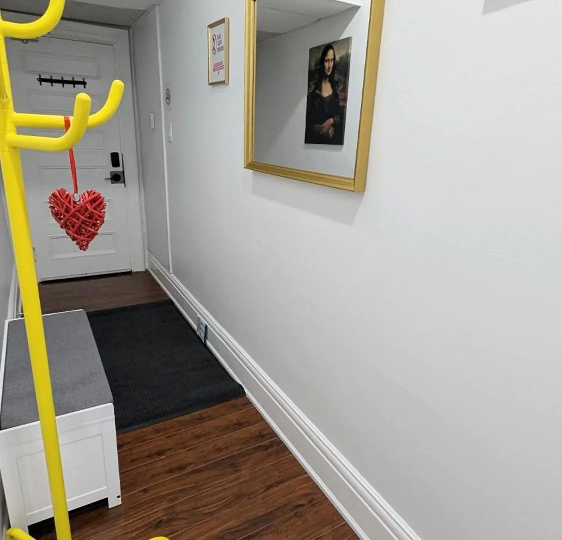 Cozy Room With Private Kitchen, Private Bathroom Toronto Homestay